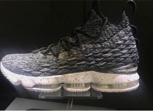 lebron 15.jpg