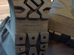 yeezy 950 sole close up.jpg