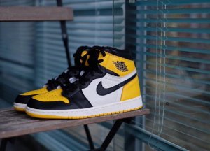 air-jordan-1-black-yellow-2019-closer-look-13-1000x720.jpg