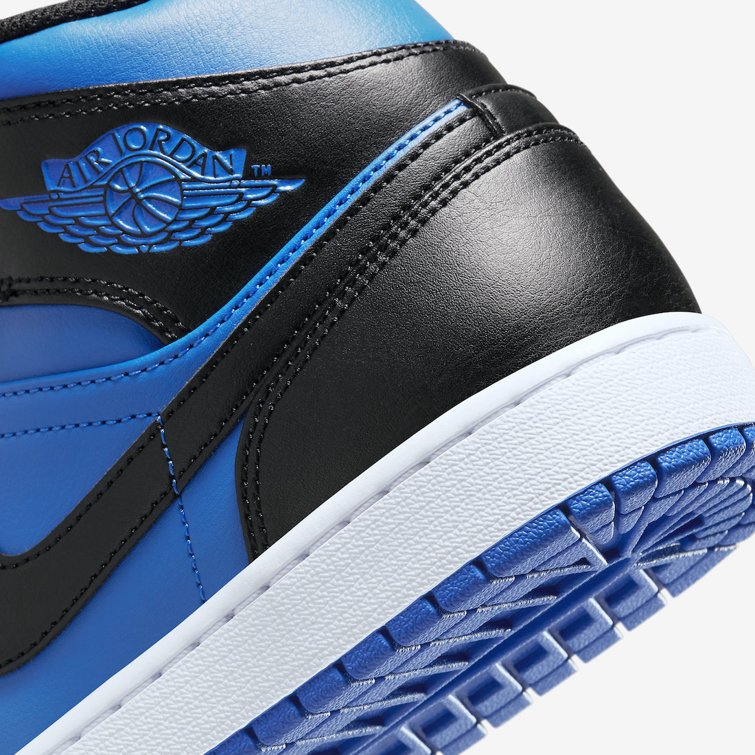 Air-Jordan-1-Mid-Varsity-Royal-DQ8426-042-7.jpeg