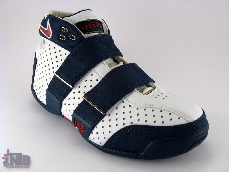 lebrons-20-5-5-white-navy-05-web.jpg