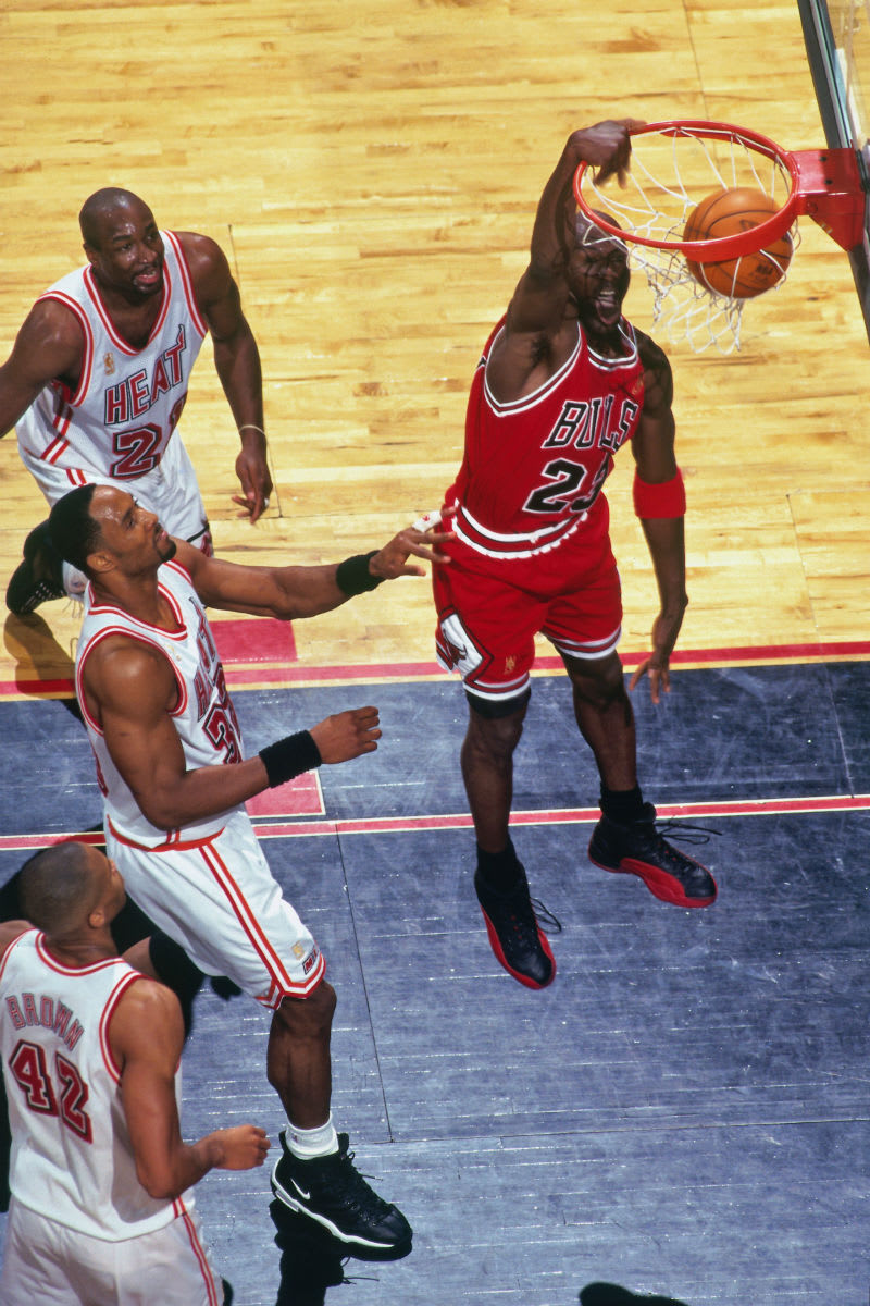 michael-jordan-air-jordan-12-flu-game-1997-4.jpg