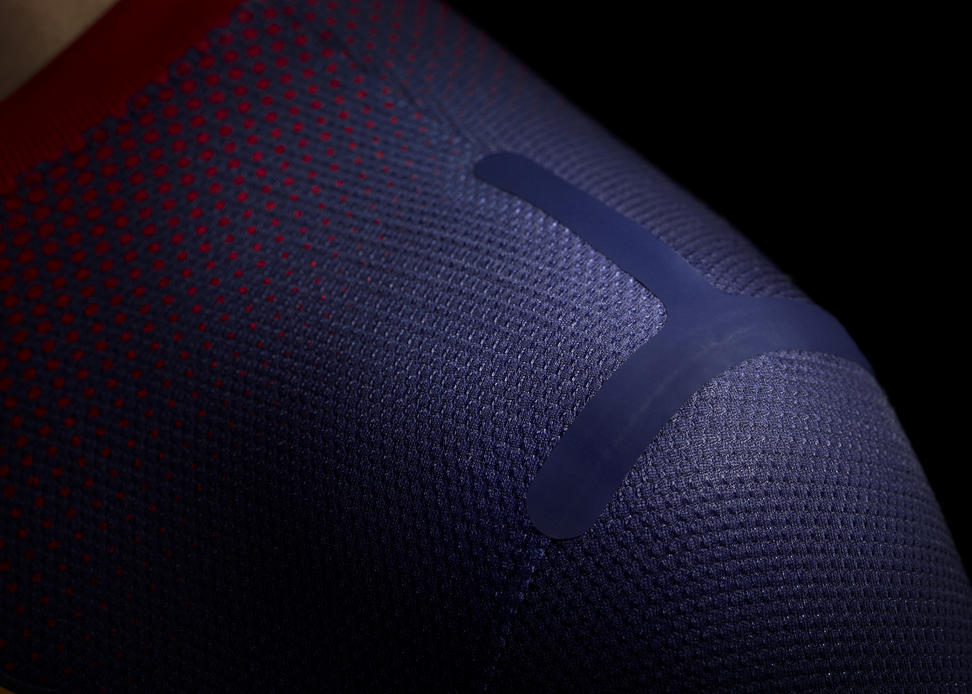 Barcelona_Home_Jersey_T-bar_detail.jpg