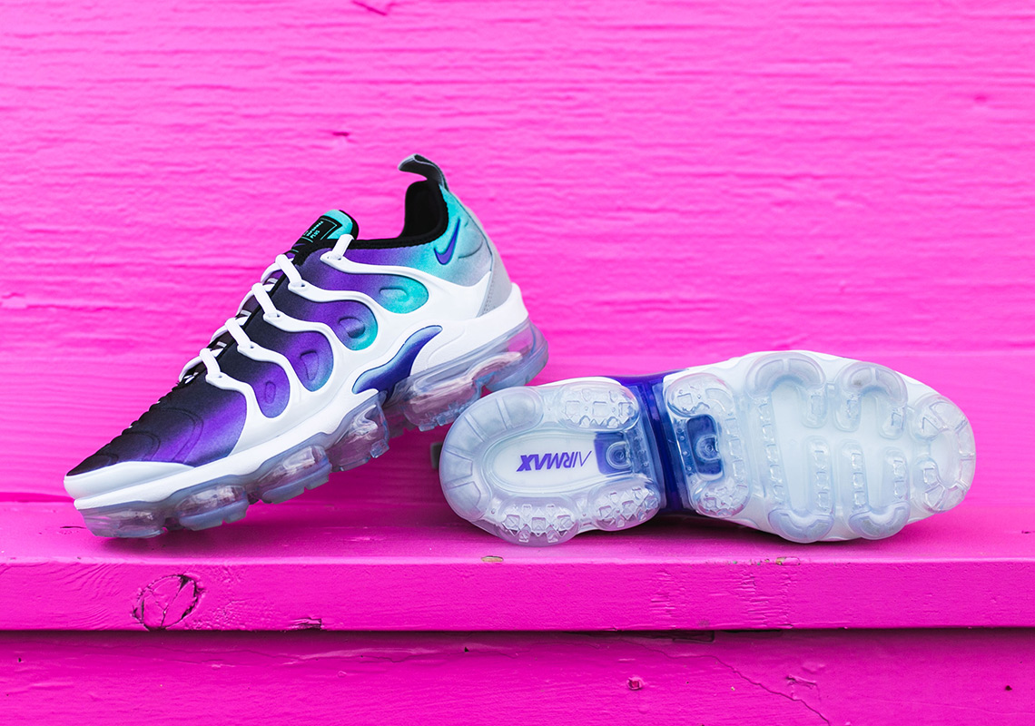 nike-vapormax-plus-womens-purple-blue-white-2.jpg