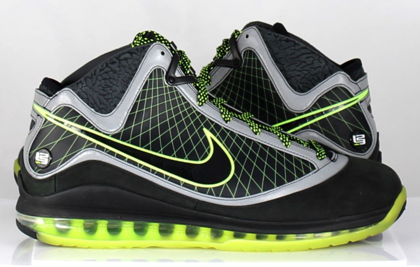 nike-lebron-7-112-sample-2010_evkdju