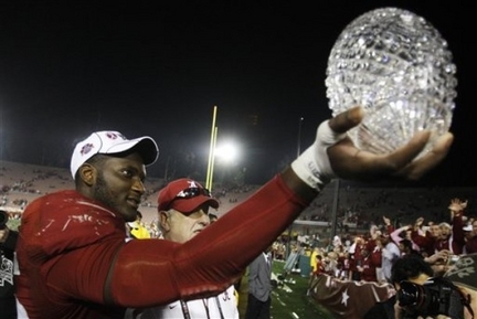 mcclain-bcs-trophy-apjpg-4a1fb33525f908d7_large.jpg