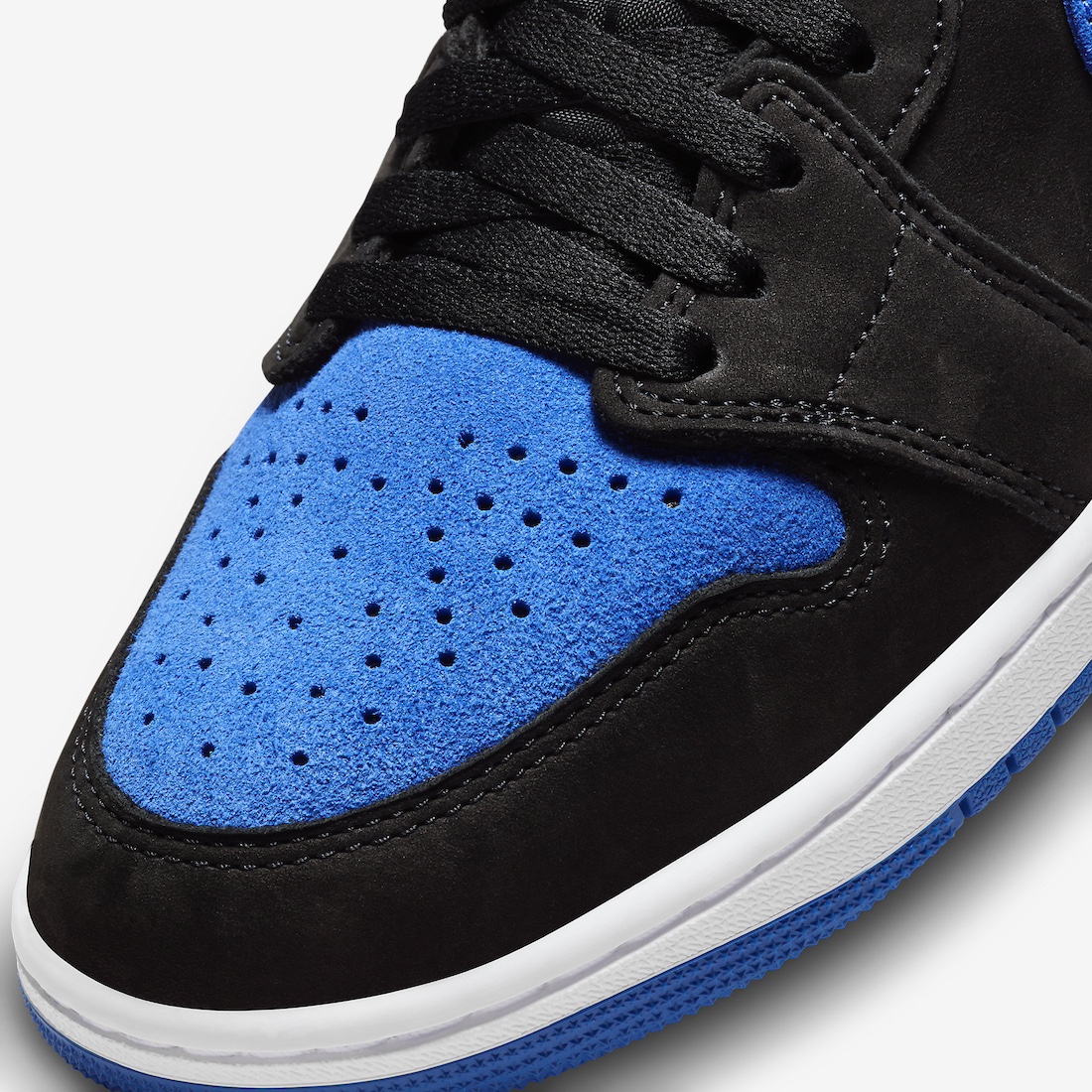 Air-Jordan-1-High-Royal-Reimagined-DZ5485-042-Official-Look-6.jpeg