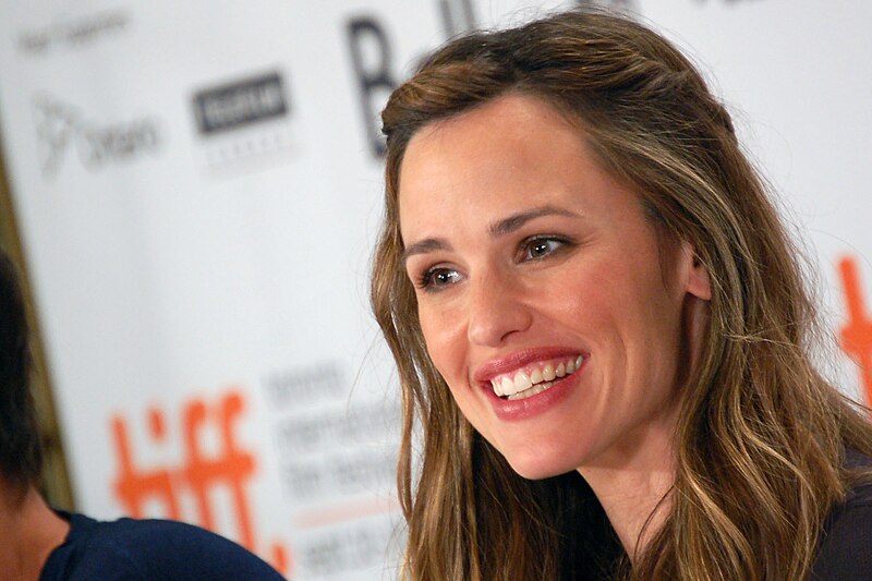 800px-Jennifer_Garner.jpg