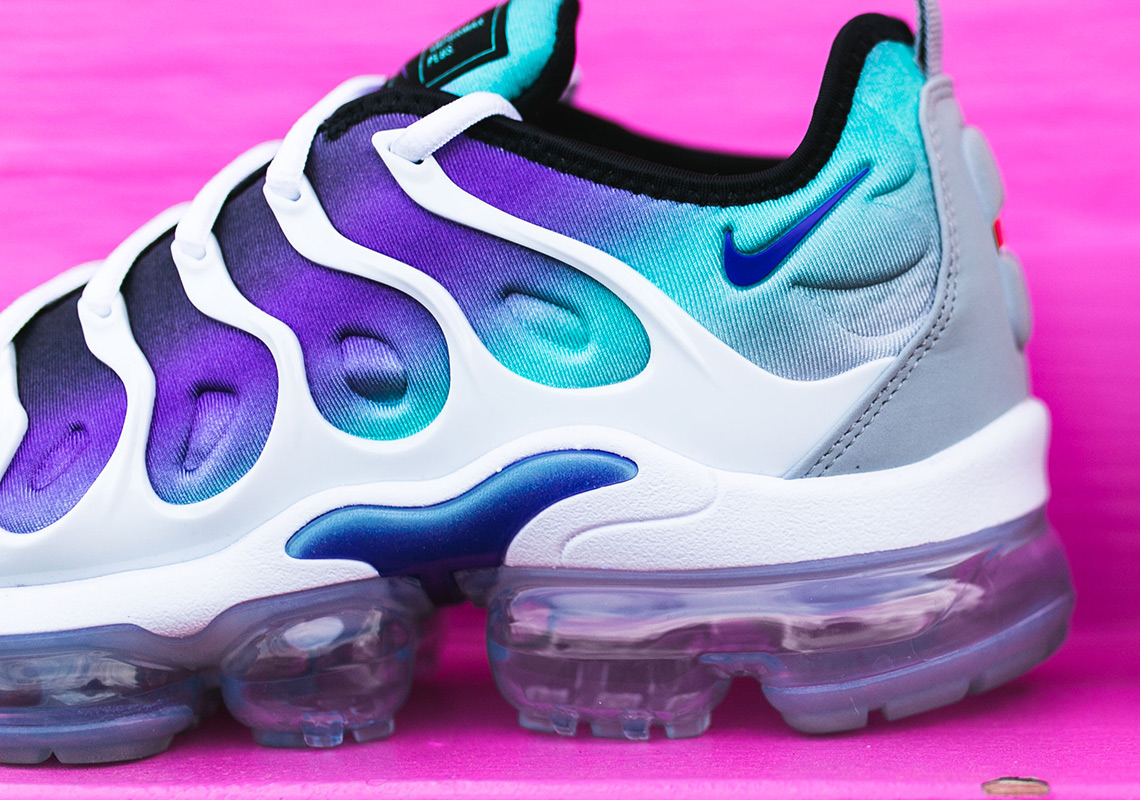 nike-vapormax-plus-womens-purple-blue-white-5.jpg