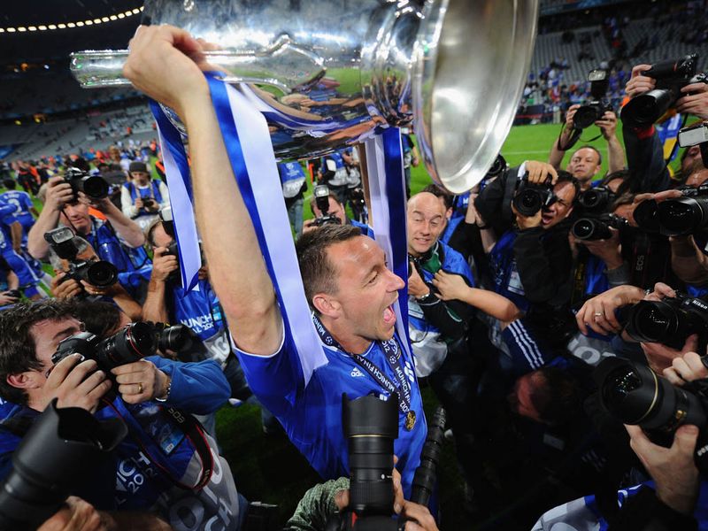 John-Terry-Trophy-Chelsea-Champions-League-fi_2767962.jpg