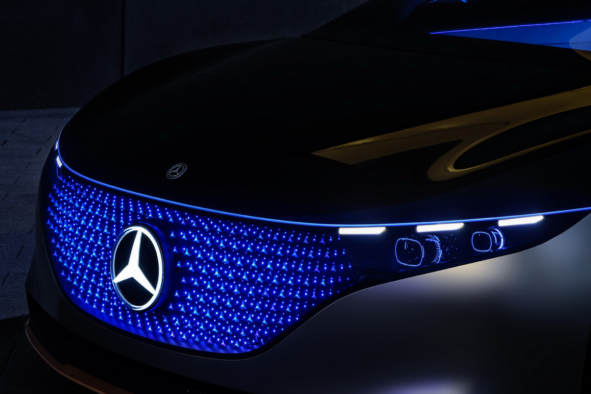 577d0d18-mercedes-vision-eqs-unveiled-livepics-63.jpg