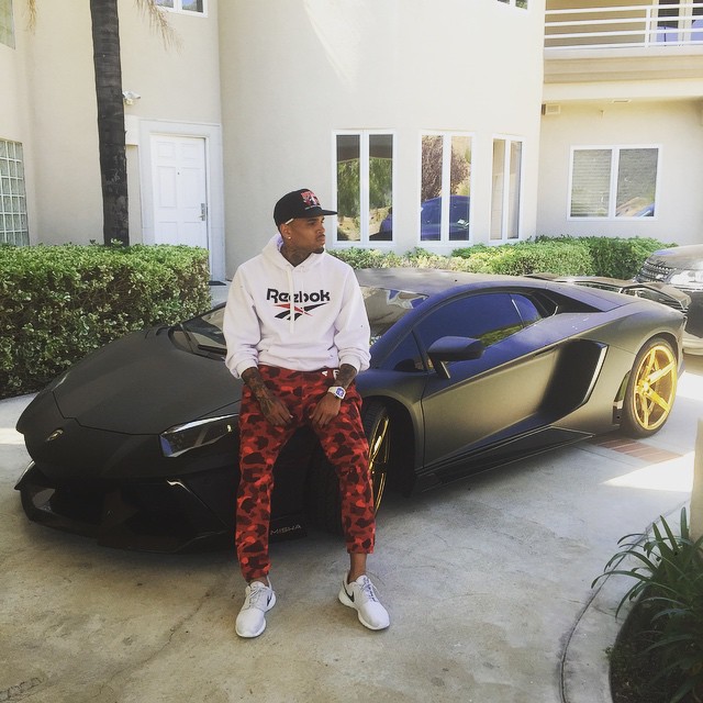 chris-brown-nike-roshe-run.jpg