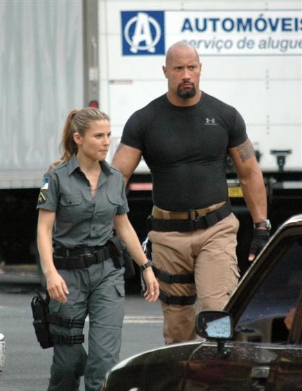 fast_five_set_photo_dwayne_johnson_elsa_pataky_03.jpg