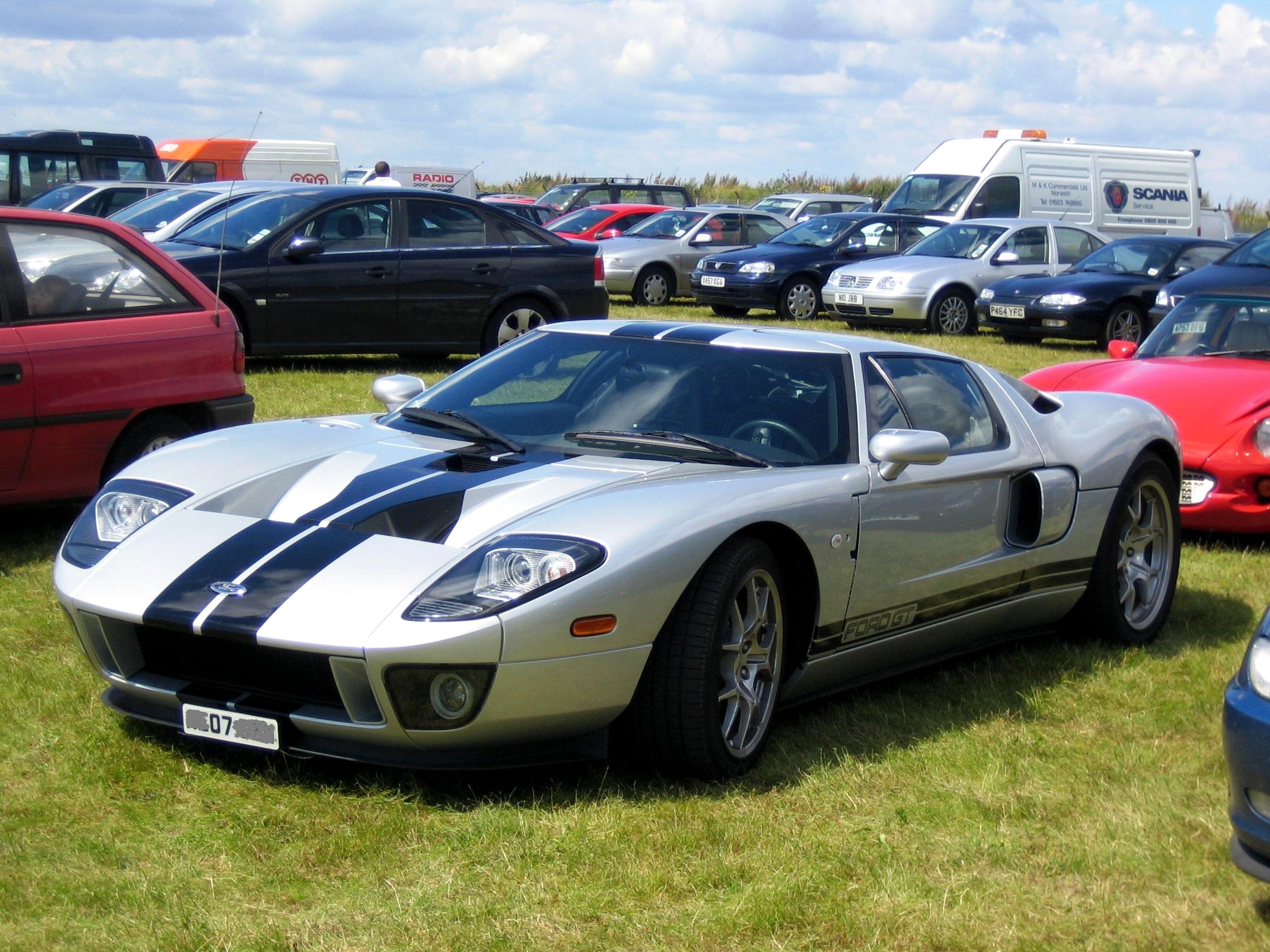 Ford_GT_at_Snetterton.JPG