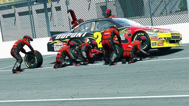 gt5-nascar-pitstop.jpg