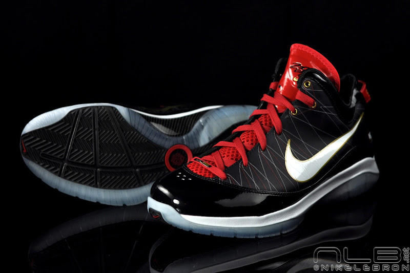 lebron7-ps-black-red-white-30-web.jpg