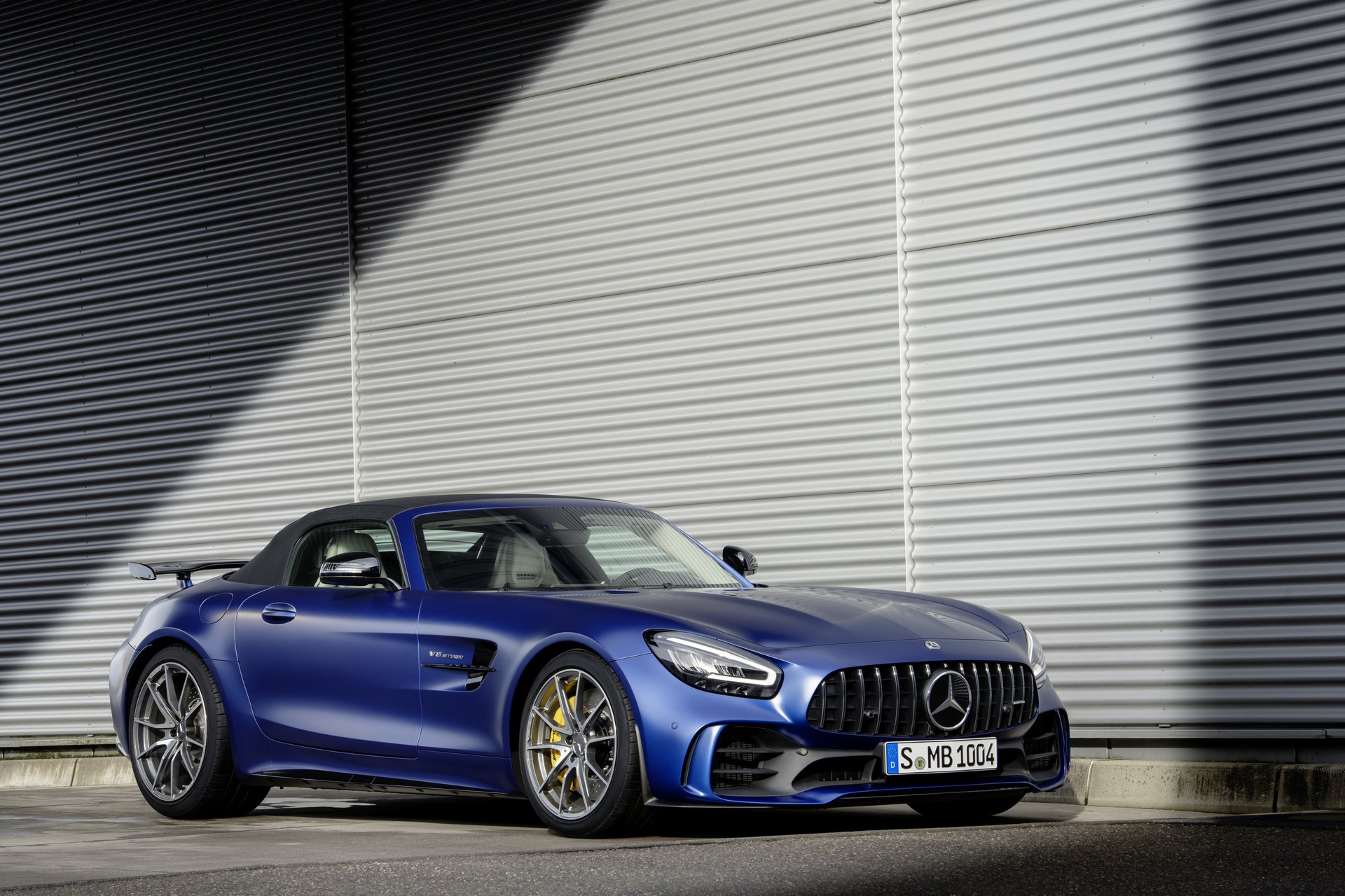 e92818a1-mercedes-amg-gt-r-roadster-6.jpg