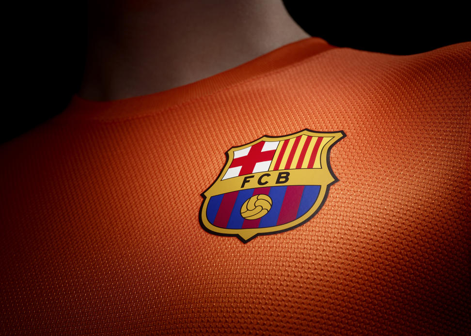 Fa12_Authentic_Barca_A_Crest_sm_R_detail.jpg