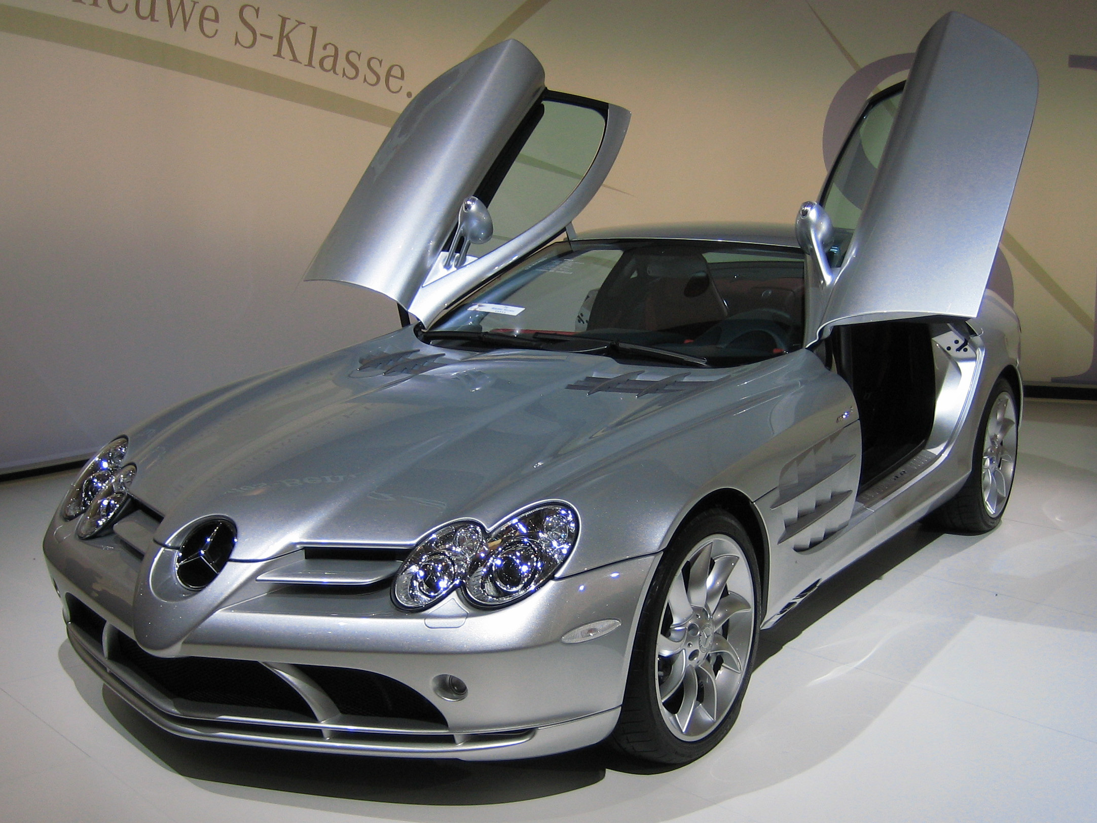 Mercedes-Benz_SLR_McLaren_2_cropped.jpg