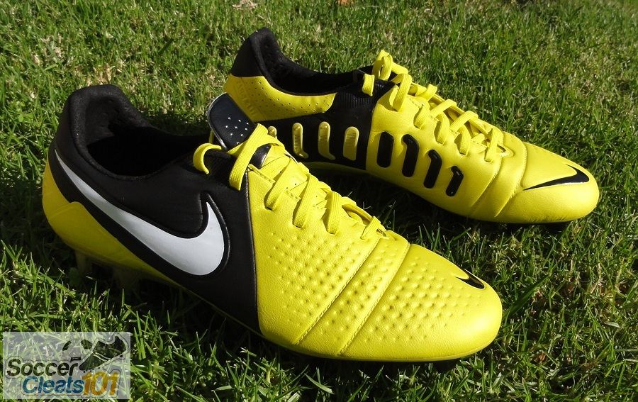 Sonic-Yellow-Nike-CTR360-Maestri-III1.jpg