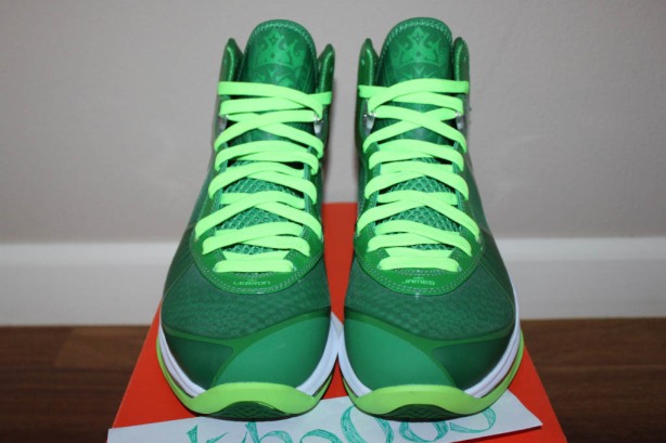 nike-air-max-lebron-8-v2-victory-green-white-electric-green-sample-05.jpg