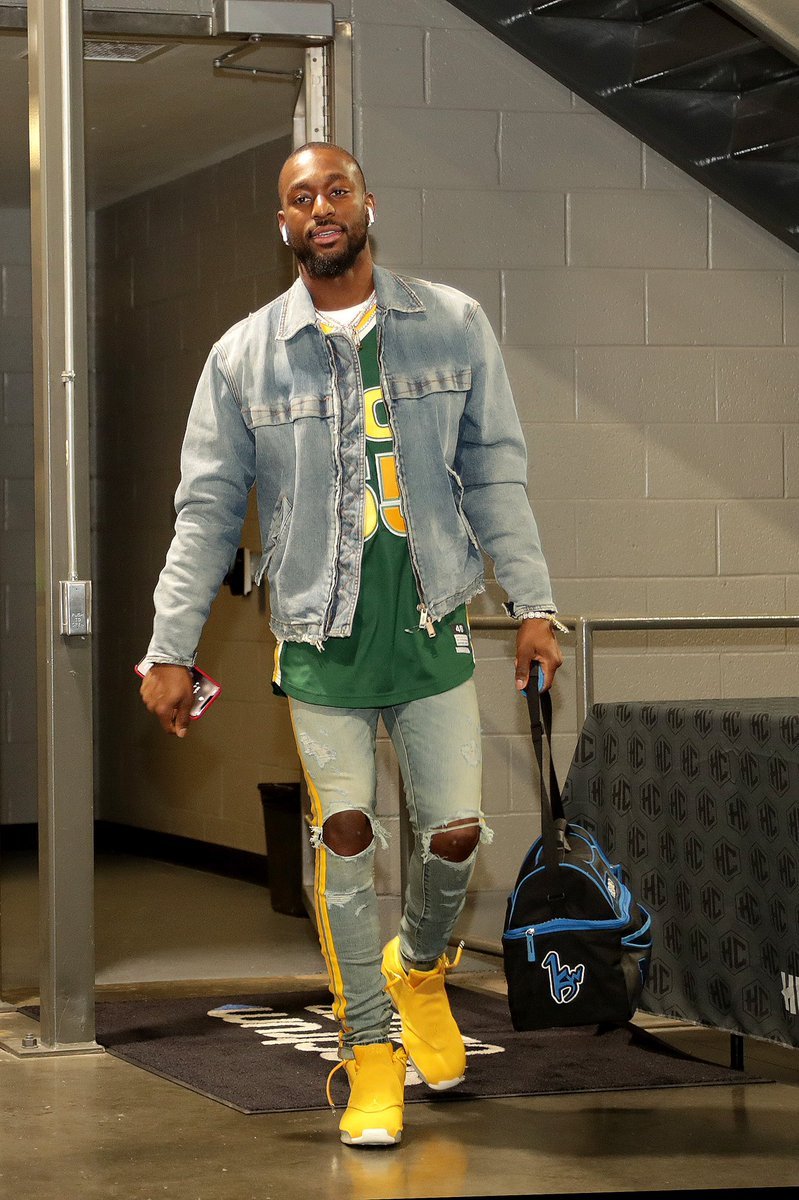 Kemba-Walker-Air-Jordan-18-Yellow-Ochre.jpg