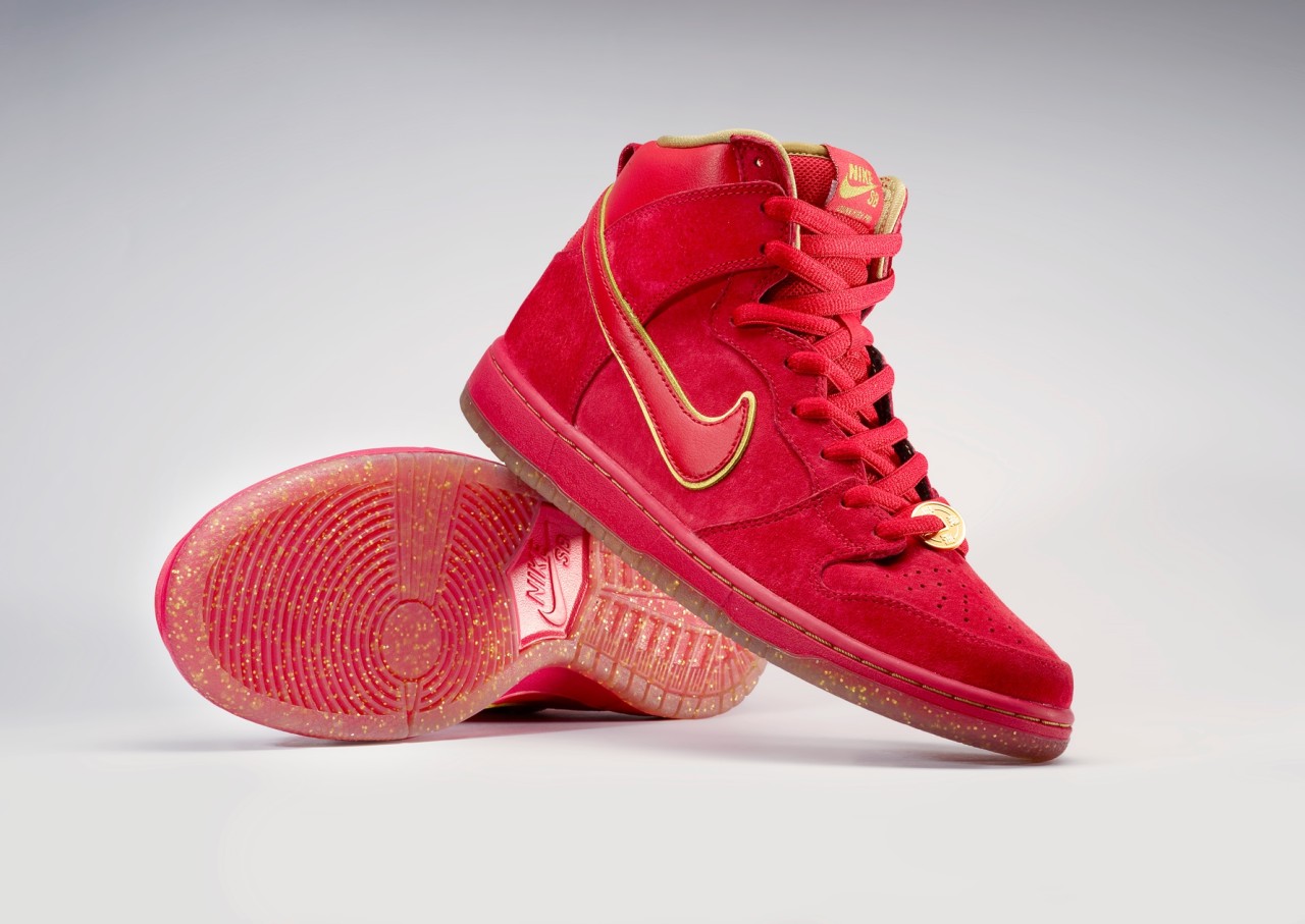 NIKE-DUNK-HIGH-PREMIUM-SB%E7%B4%85%E9%87%91%E9%85%8D%E8%89%B2%EF%BC%8C%E6%B4%8B%E6%BA%A2%E8%91%97%E7%81%AB%E7%B4%85%E7%9A%84%E6%96%B0%E6%98%A5%E6%AD%A1%E6%A8%82%E6%B0%A3%E6%B0%9B%EF%BC%8C%E8%88%87%E5%BB%A3%E5%A4%A7%E6%BB%91%E6%9D%BF%E6%84%9B%E5%A5%BD%E8%80%85%E4%B8%80%E5%90%8C%E6%85%B6%E8%B3%80%E8%BE%B2%E6%9B%86%E6%96%B0%E5%B9%B4-1280x907.jpg