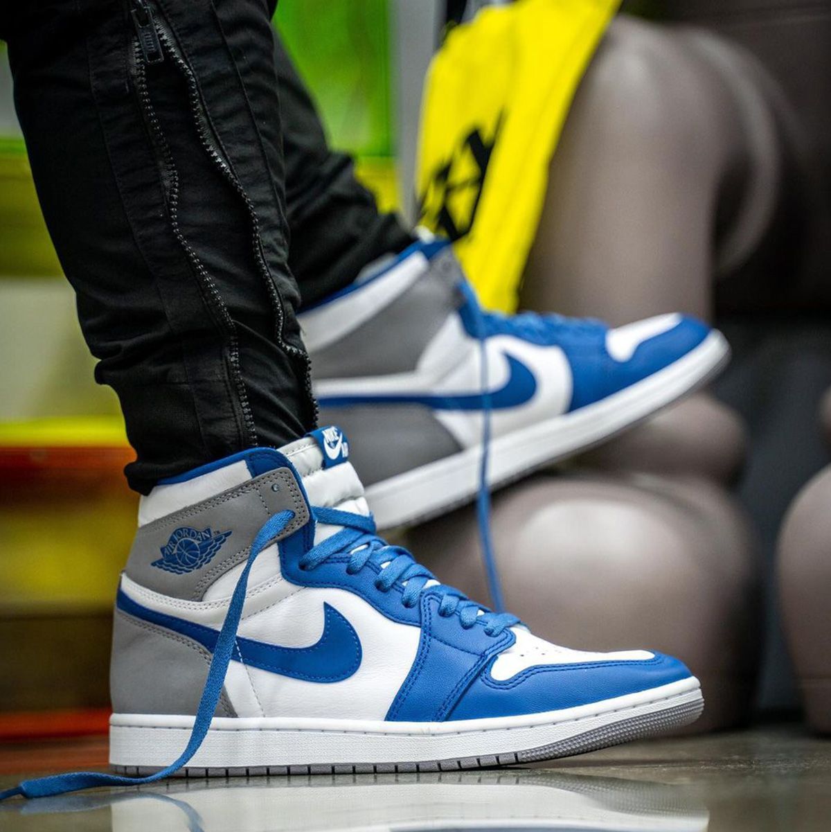 air-jordan-1-high-og-true-blue-dz5485-410-release-date-2.jpg