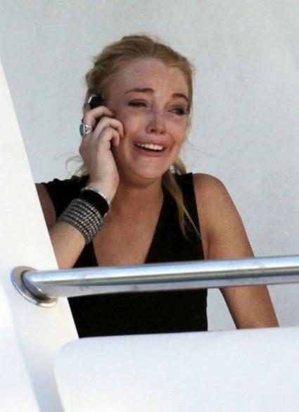 lindsay-ali-lohan-crying-in-st-barths11.jpg