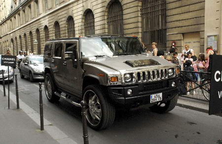 karl-lagerfeld-car-hummer-paris.jpg