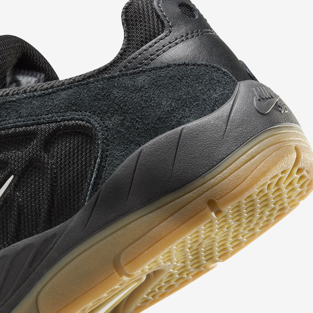 Nike-SB-Vertebrae-Black-Gum-7.jpeg