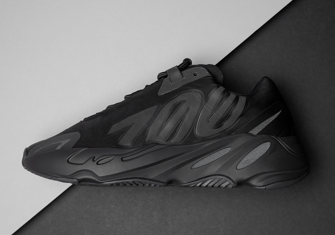 adidas-Yeezy-Boost-700-MNVN-Black-FV4440-6.jpg