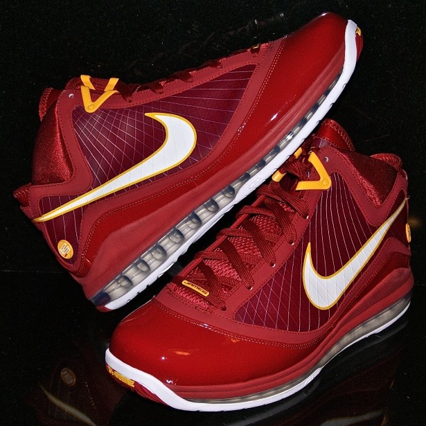 nike-air-max-lebron-7-pe-cavfanatic-crimson-1-01.jpg