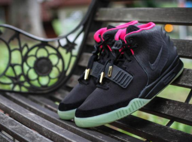 nike-air-yeezy-black-1453299958-view-0.png