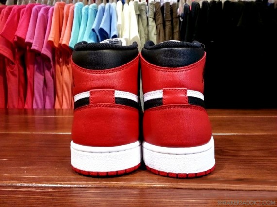 air-jordan-1-retro-high-og-white-black-gym-red-01-570x427.jpg