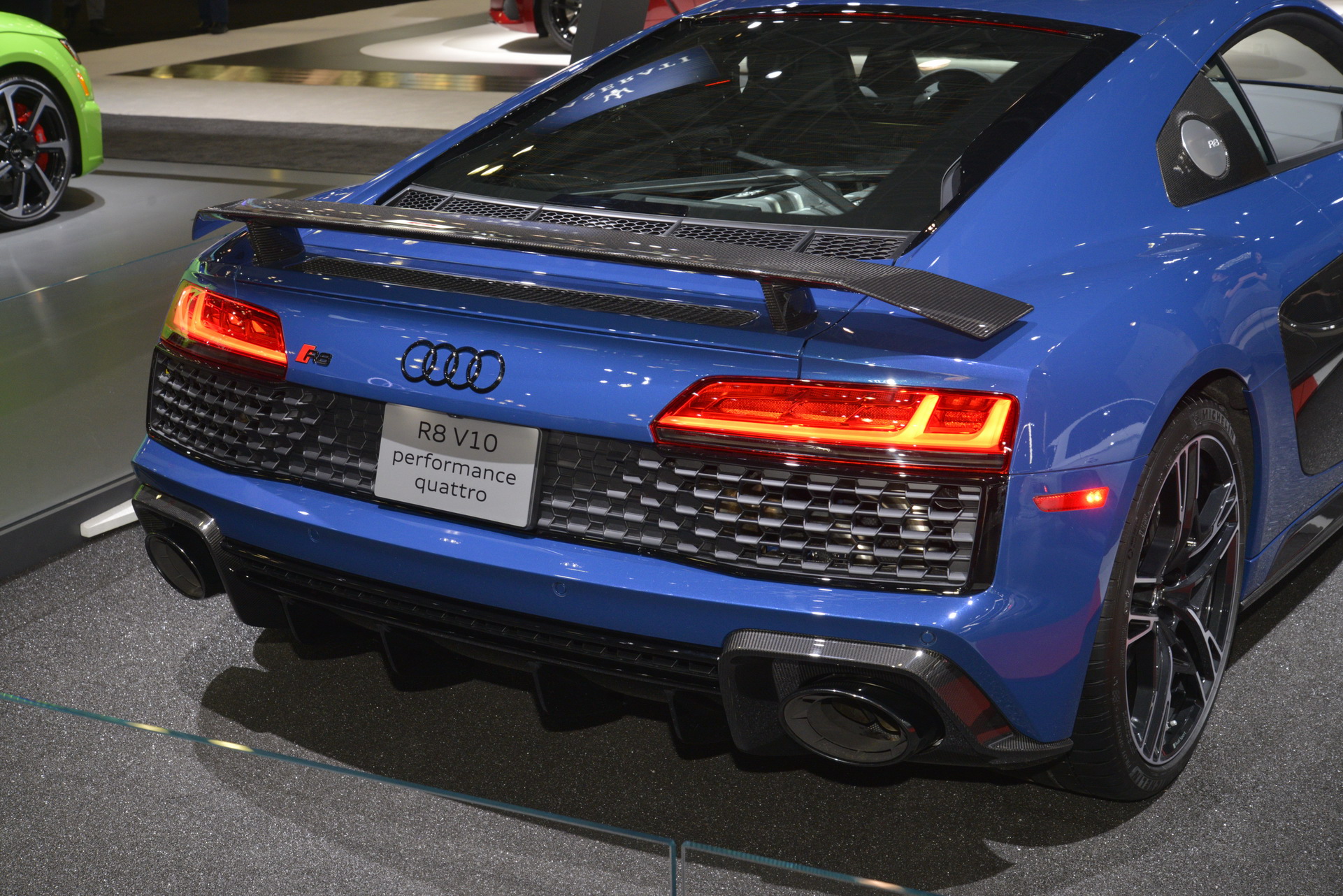 d805ab73-2020-audi-r8-7.jpg