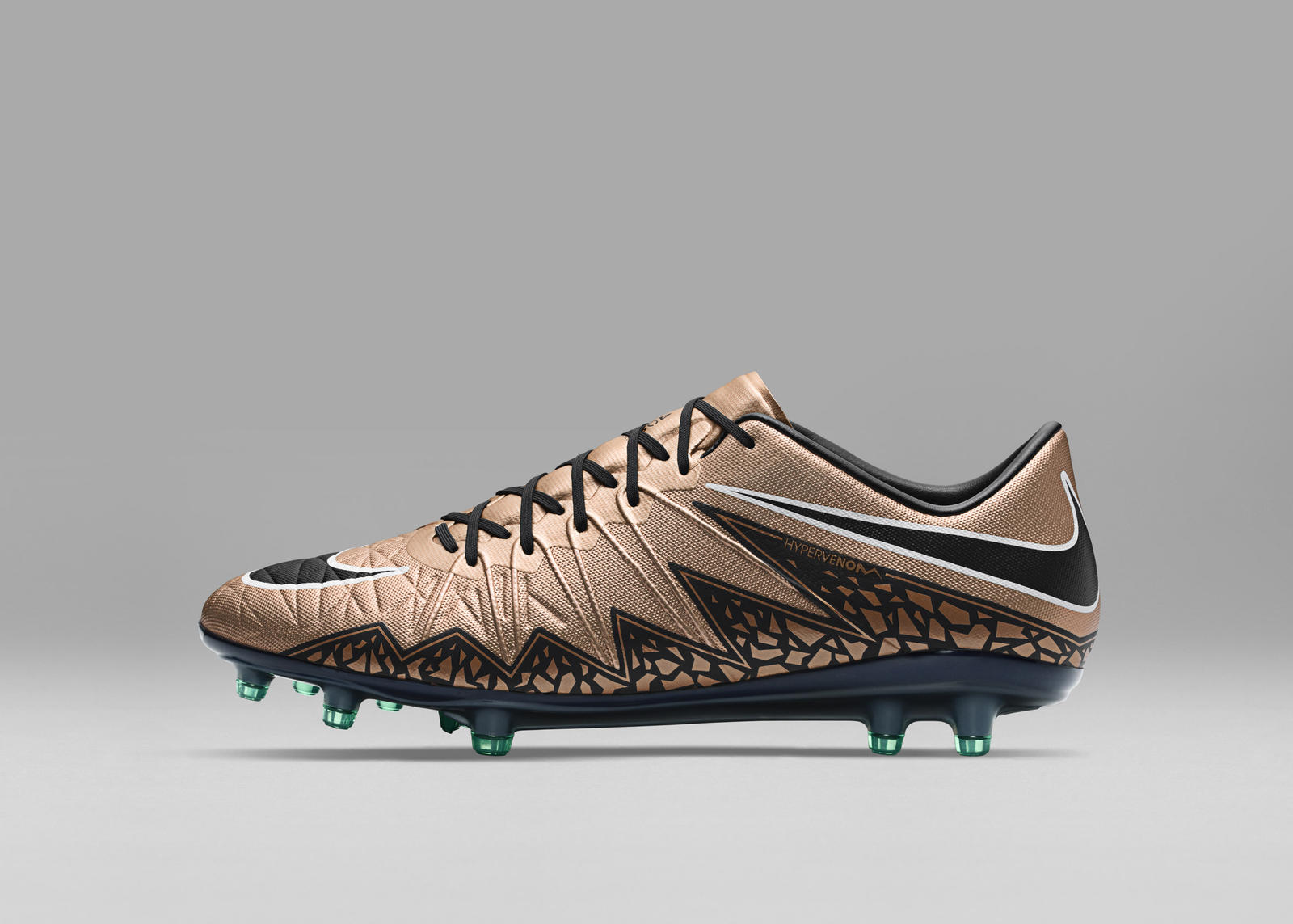 SP16_FB_LIQUID_CHROME_HYPERVENOM_PHINISH_FG_749901_903_H_rectangle_1600.jpg