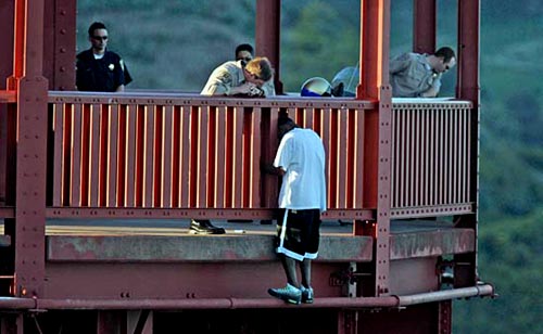 golden-gate-bridge-jumper.jpg