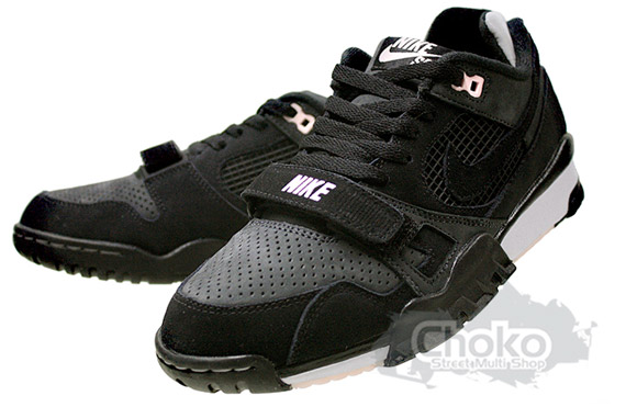 air-trainer-tw-ii-sb-black-pink-01.jpg