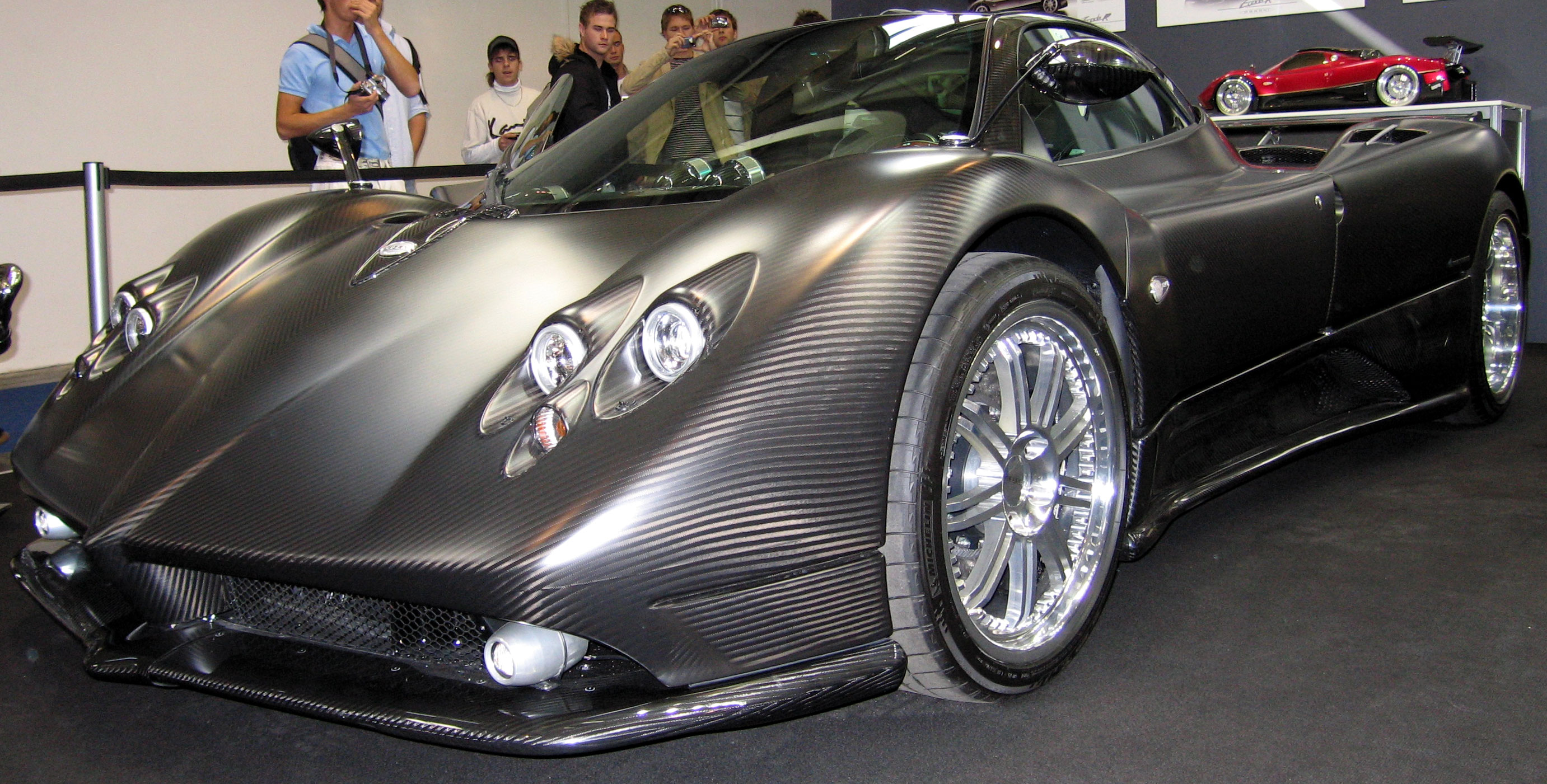 Pagani_Zonda_F_Carbon.jpg