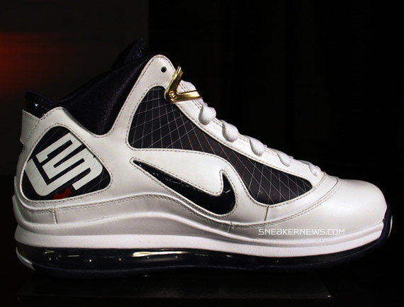 air-max-lebron-vii-white-navy-gold-04.jpg