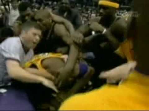 R2ZPT0pNNENZaWcx_o_kobe-bryant-and-reggie-miller-fightflv.jpg