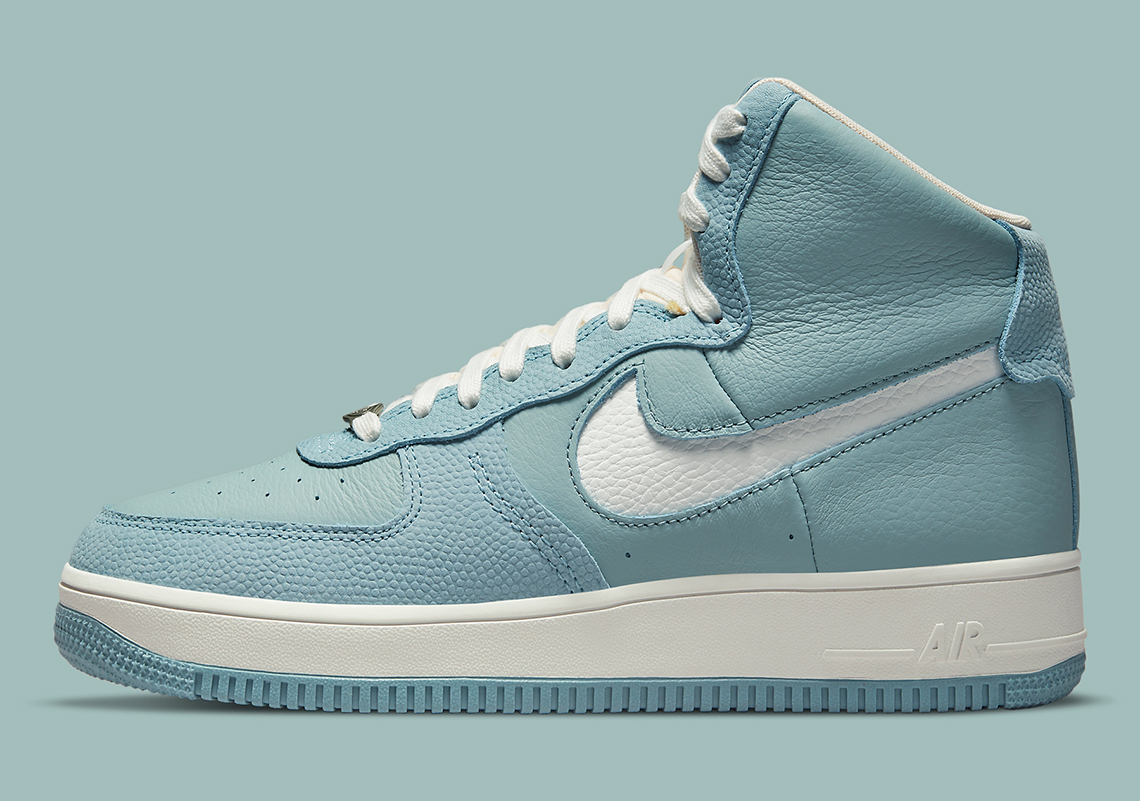 Nike-Air-Force-1-High-DQ9325-300-1.jpg