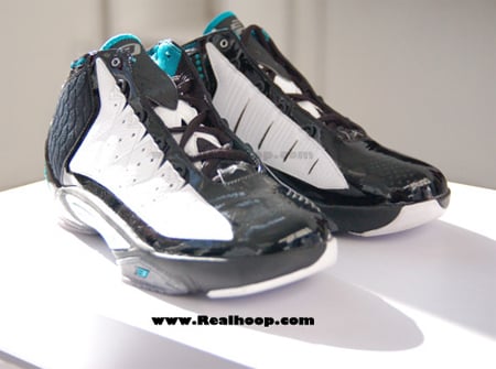 air-jordan-cp3-ii-white-black-energy-1.jpg