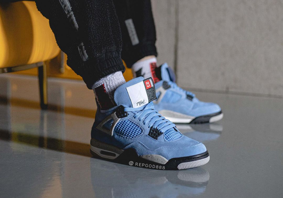 Air-Jordan-4-University-Blue-2021-Photos-5.jpg