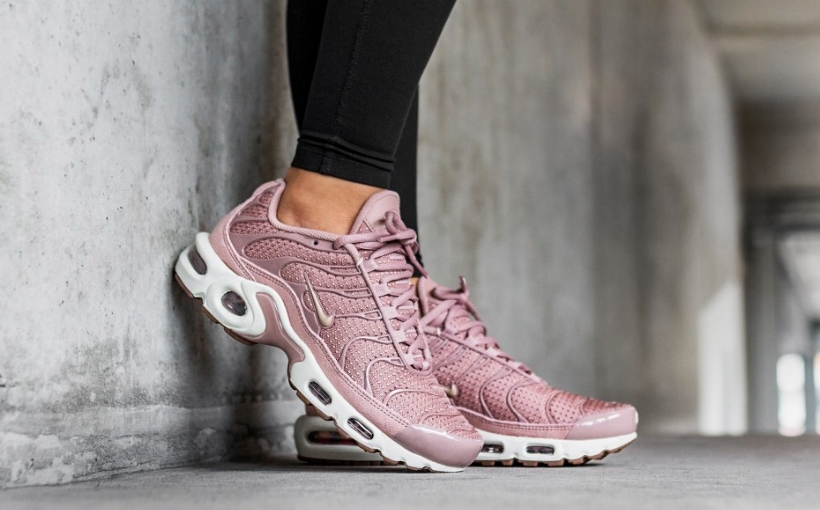 cnk-nike-air-max-plus-particle-pink.jpg