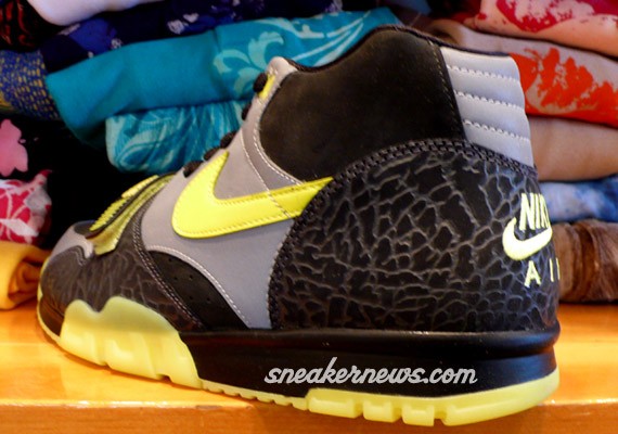 air-trainer-1-112-dj-clark-kent-03.jpg