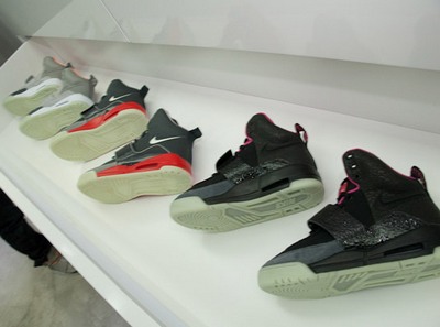 yeezy-blk-red-5.jpg