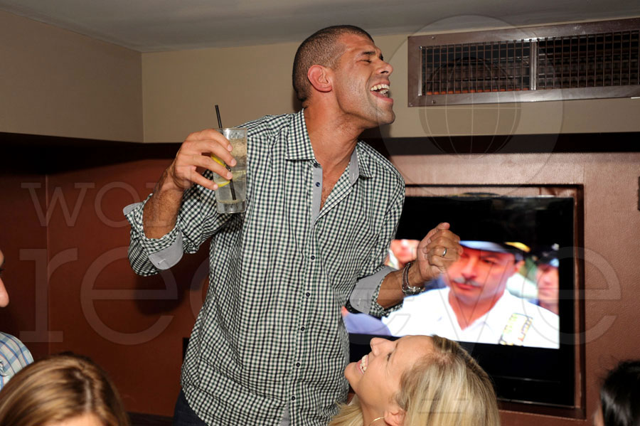 7470671-Shane-Battier-Singing.jpg