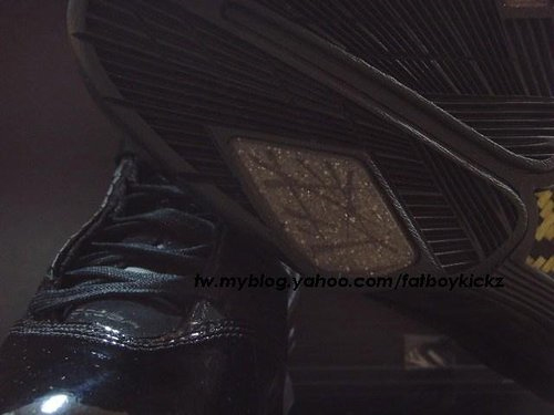 air-jordan-2009-black-gold-5.jpg